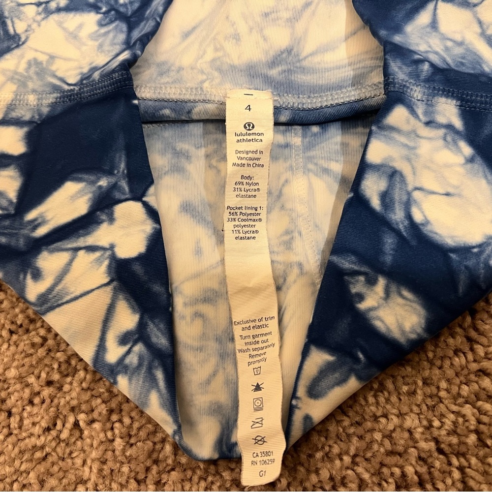 RARE lululemons, size 4, 28”. Super flattering and made to last!